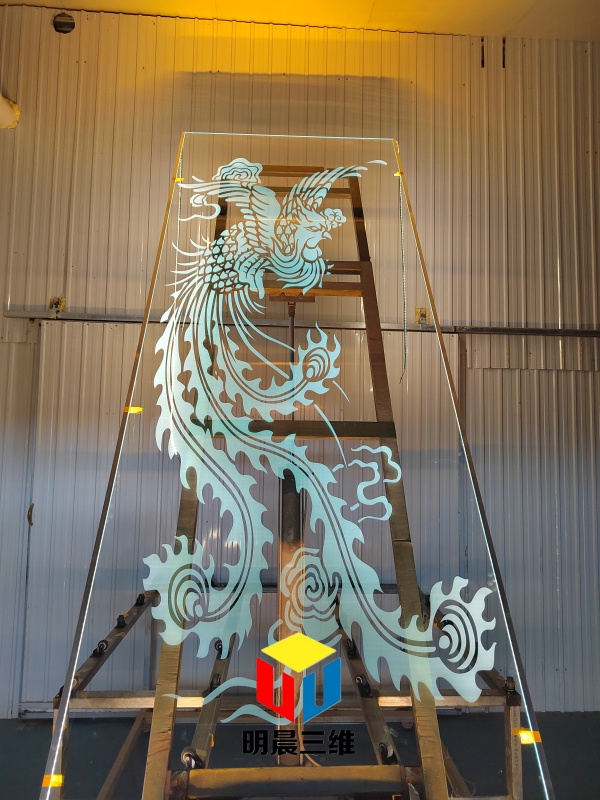 璃光龍鳳舞，刻入玻璃的東方圖騰